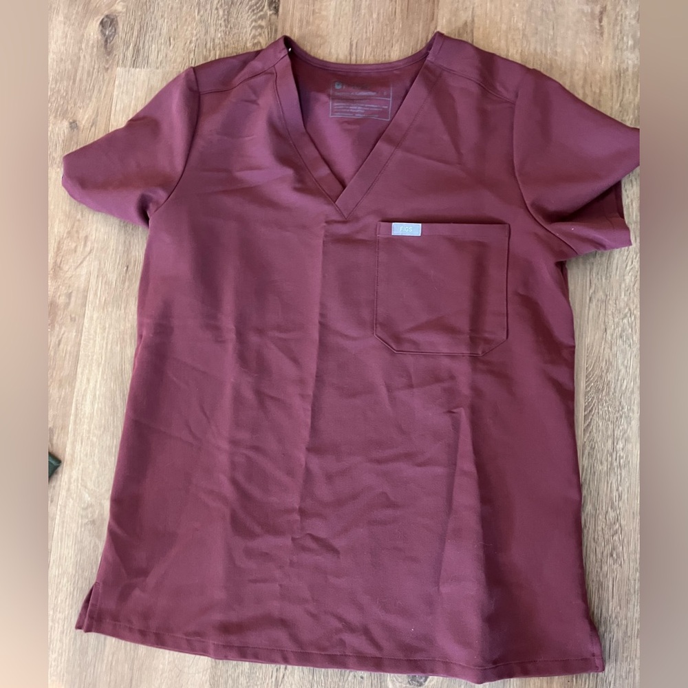 Figs small scrub top